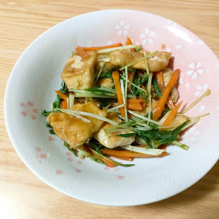 鶏肉と水菜と人参のオイスターソース炒め